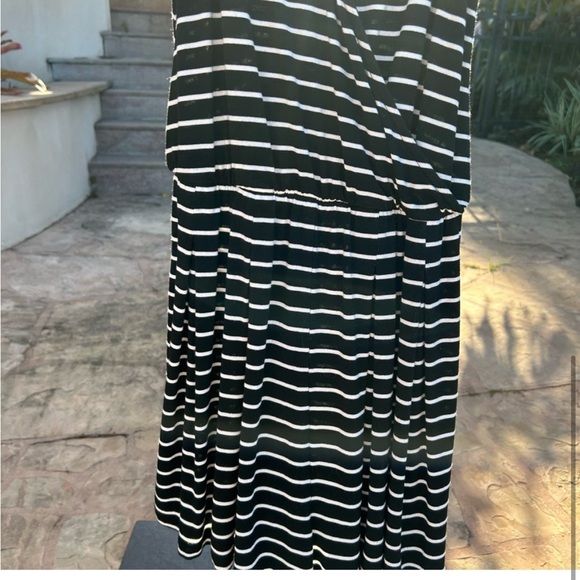7/$20 Garage black and white stripe short romper - Picture 5 of 6